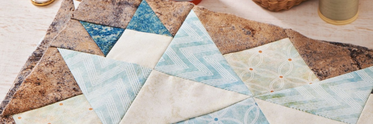 stella patchwork azzurra e marrone su un piano di lavoro Corso Stellare di Patchwork Base