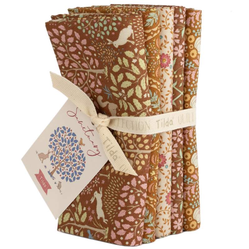 Tilda Sanctuary Bundle Caramel/Ochre, 5 Fat Quarter da 50 x 55 cm Marroni Tilda Fabrics - 1